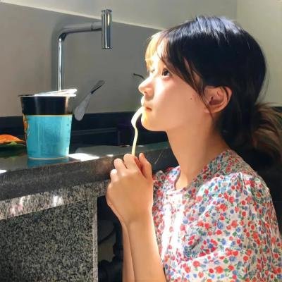 女孩舞步